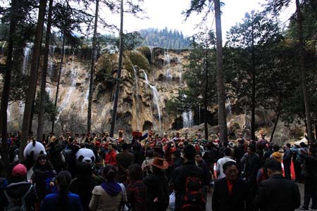 “九寨沟第八届民俗风情月”的闭幕式隆重举行